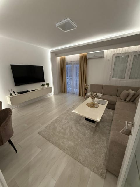 Communal lounge/ TV room, Living room, Seating area