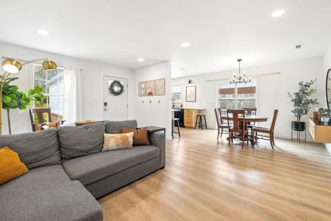 Good Morgen Haus-2 Mi to UofA & 3 Mi to DT House in Fayetteville