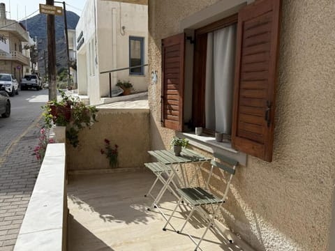 Mariliana Apartments Just 15 Steps from the Libyan Sea House in Myrtos