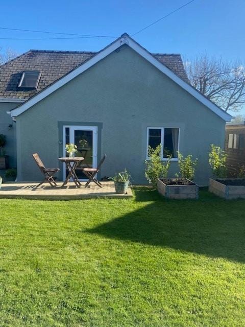 Property building, Patio, Garden, Garden view