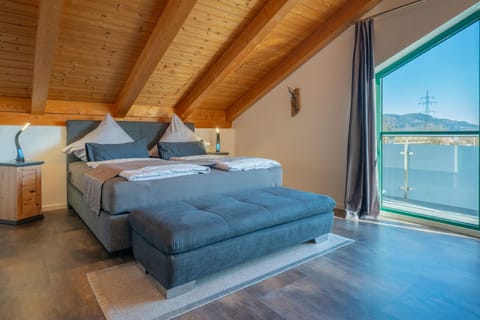 Bed, Natural landscape, Photo of the whole room, Bedroom, Mountain view