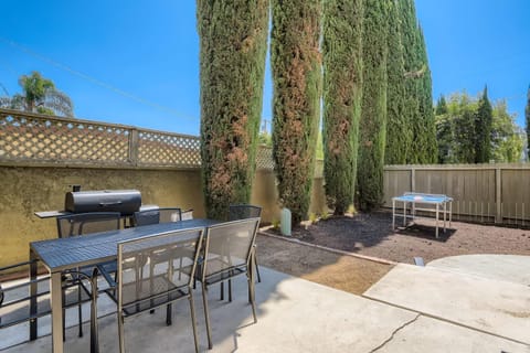 Spacious 3BR- Yard - BBQ - Parking House in Costa Mesa