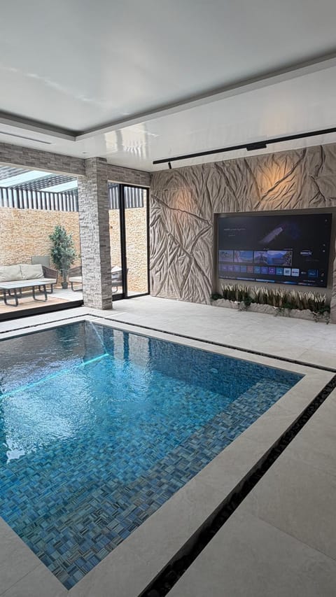 Swimming pool, Swimming pool