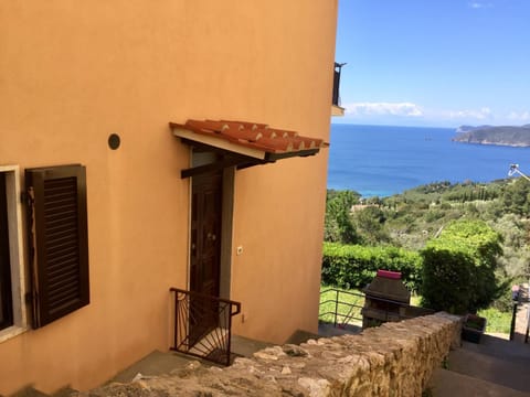 Facade/entrance, Sea view