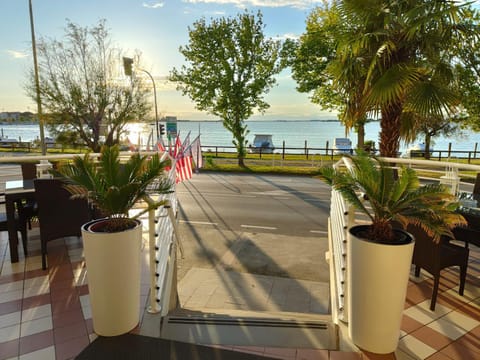 Natural landscape, Balcony/Terrace, Sea view