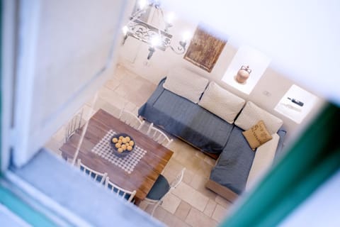 Bed, Dining area
