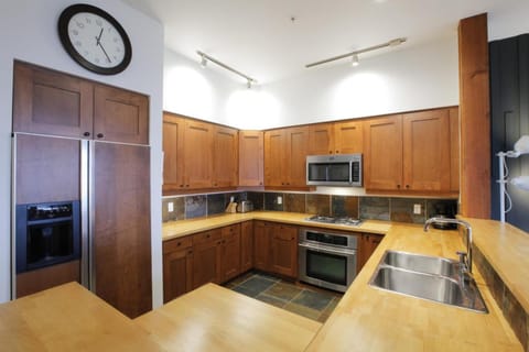 Big Beach Escape - Ucluelet - Sleeps 6 - Pet Friendly House in Ucluelet