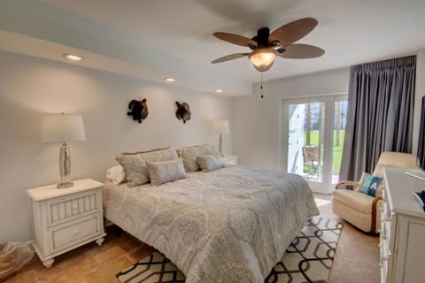 Bed, TV and multimedia, Bedroom