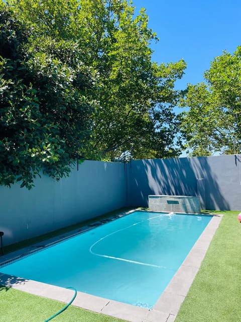 ANNIKA B&B Claremont Bed and Breakfast in Cape Town