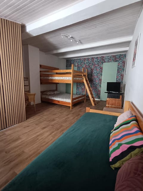 Photo of the whole room, Bedroom, bunk bed