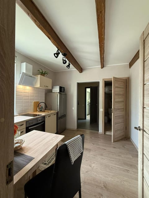 Kitchen or kitchenette, Dining area, pet friendly, stove