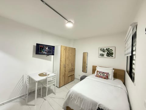 Bed, TV and multimedia, Photo of the whole room, Bedroom, wardrobe