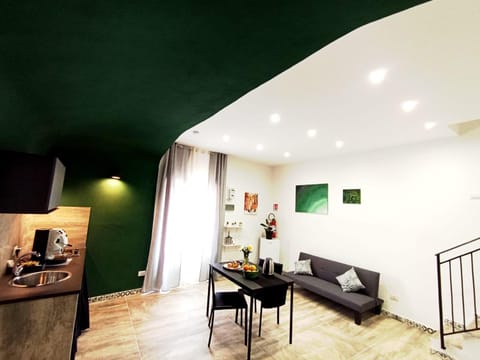 Kitchen or kitchenette, Living room, Seating area, Dining area