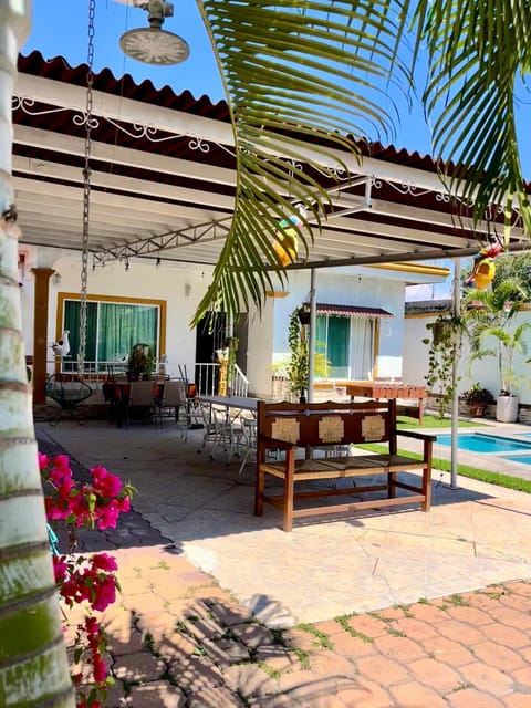 Residencia JV House in State of Morelos