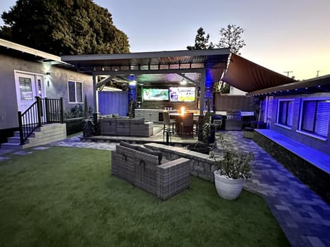 Patio, Evening entertainment, Evening entertainment