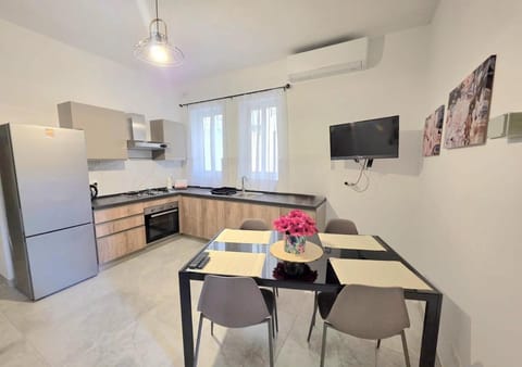 TV and multimedia, Dining area, oven, stove, air conditioner