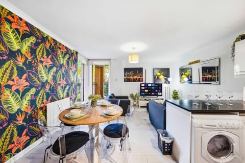 Kitchen or kitchenette, Living room, Dining area