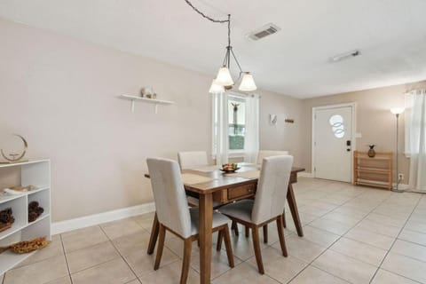 Saltwater Sanctuary for 6 1pup House in Jacksonville Beach