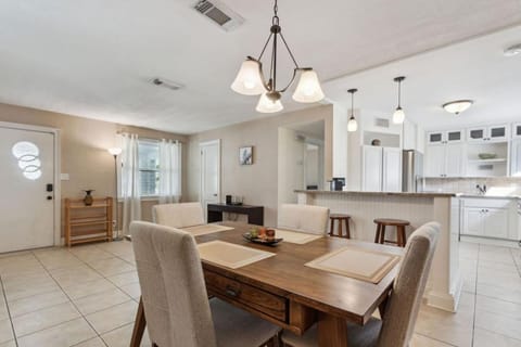 Saltwater Sanctuary for 6 1pup House in Jacksonville Beach