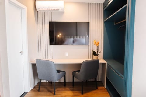 Seating area, air conditioner