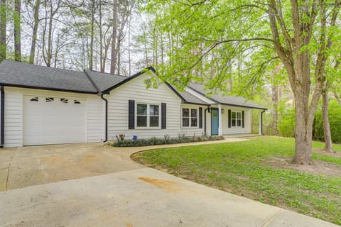 Less Than 1 Mi to Main St and Amphitheater Woodstock Home! House in Woodstock