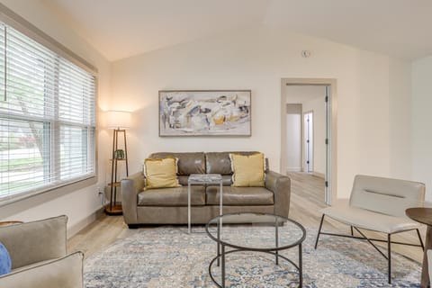 Less Than 1 Mi to Main St and Amphitheater Woodstock Home! House in Woodstock