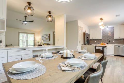 Less Than 1 Mi to Main St and Amphitheater Woodstock Home! House in Woodstock