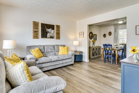 9 Mi to Dtwn Indianapolis Family-Friendly Home! House in Indianapolis