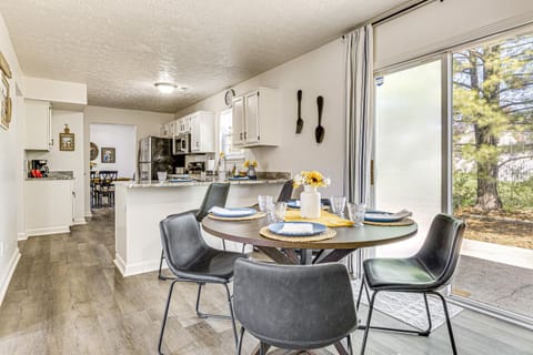 9 Mi to Dtwn Indianapolis Family-Friendly Home! House in Indianapolis