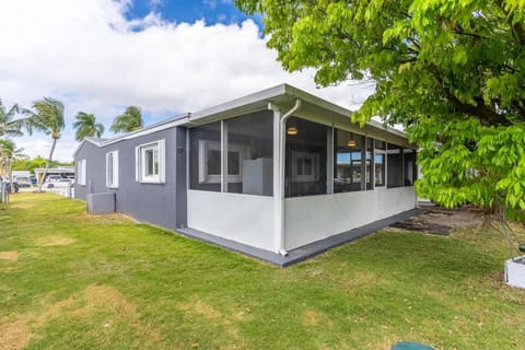 Centrally located Family-business Home House in Homestead