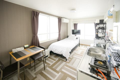 Bed, Kitchen or kitchenette, Dining area