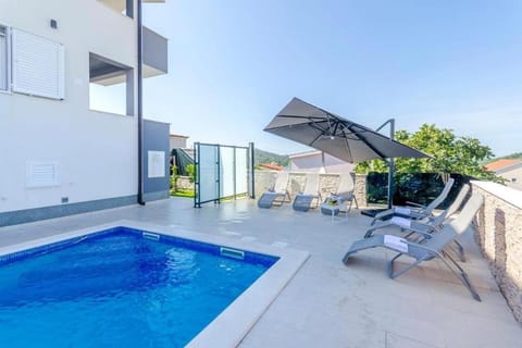 Location, children, Family