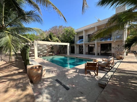 Property building, Patio, Day, Pool view, Swimming pool, Swimming pool, sunbed