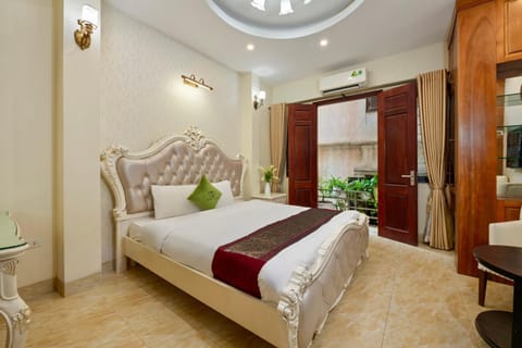 Shower, Toilet, Bed, Bathroom, TV and multimedia, Coffee/tea facilities, Balcony/Terrace, Decorative detail, bidet, hair dryier, heating, internet, towels, wardrobe, air conditioner