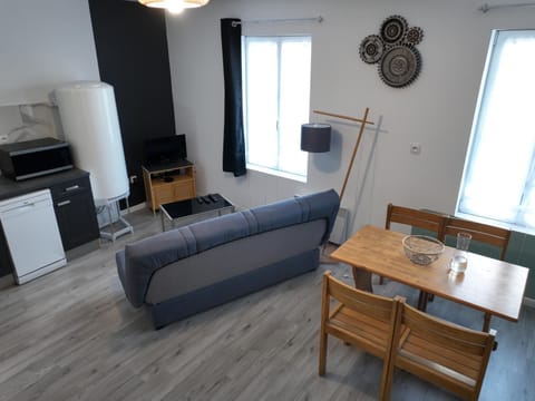 TV and multimedia, Kitchen or kitchenette, Living room, Seating area, Dining area