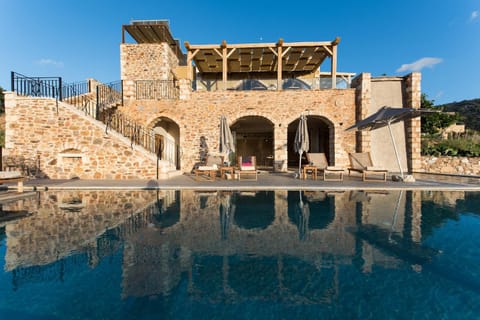 Property building, Restaurant/places to eat, Natural landscape, Pool view, Swimming pool