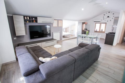 TV and multimedia, Living room, Lunch, Dinner, kitchen, air conditioner
