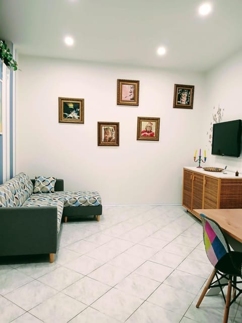 Communal lounge/ TV room, TV and multimedia, Living room, Evening entertainment