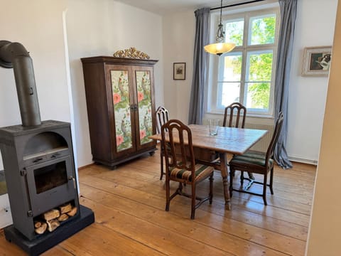 Seating area, Dining area