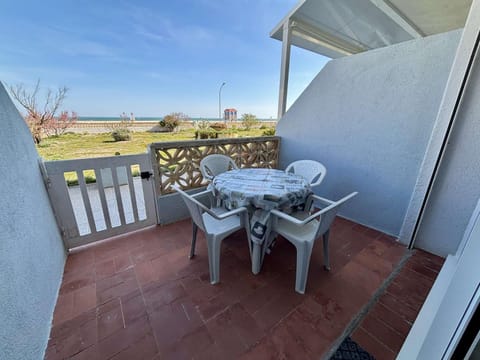 Patio, Day, View (from property/room), Balcony/Terrace, Dining area, Sea view