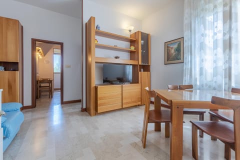 Communal lounge/ TV room, Living room, Dining area