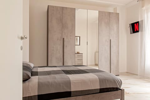 Bed, Photo of the whole room, Bedroom, wardrobe