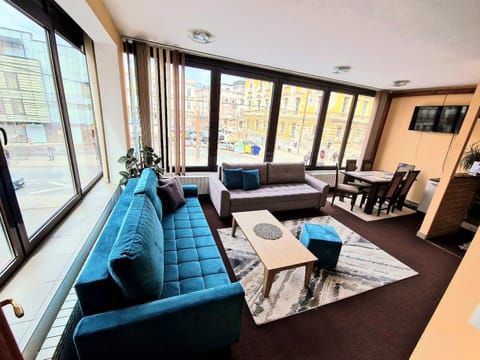 View (from property/room), Living room, City view, River view