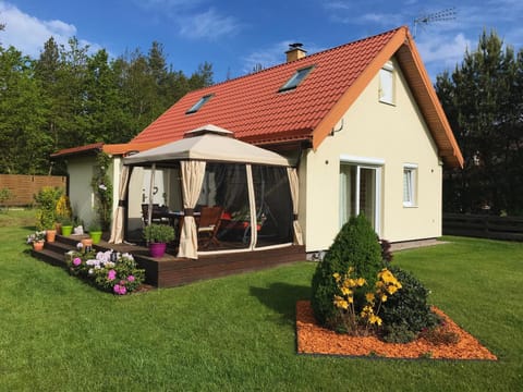 Property building, Day, Natural landscape, Summer, Garden, Garden view