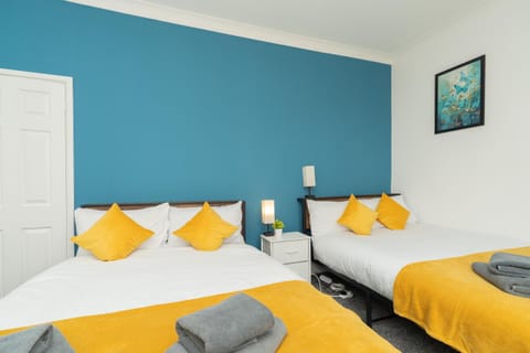 Open Mind Property - 4 Bedroom with 7 Double Beds Apartment in Fareham