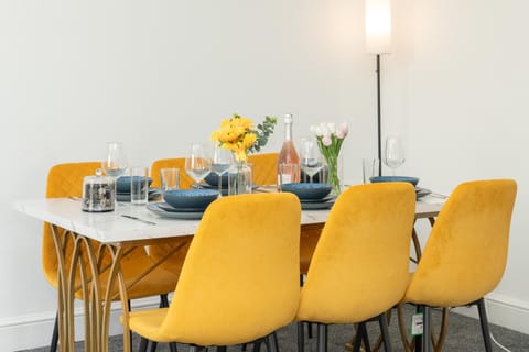 Open Mind Property - 4 Bedroom with 7 Double Beds Apartment in Fareham