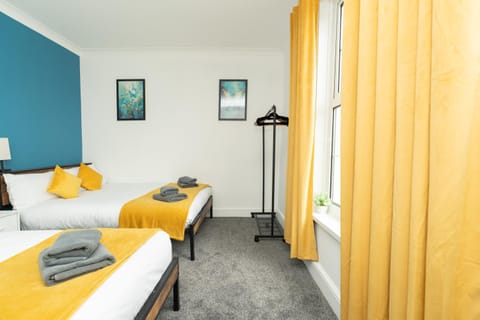 Open Mind Property - 4 Bedroom with 7 Double Beds Apartment in Fareham