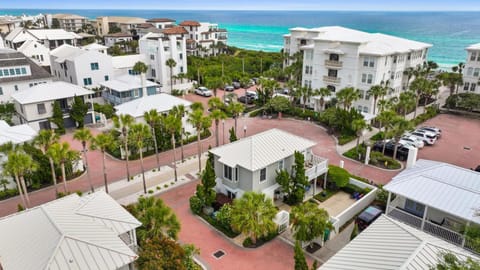 Property building, Day, Neighbourhood, Natural landscape, Bird's eye view, Beach, City view, Sea view, Location