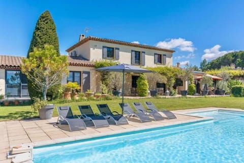 Property building, Patio, Spring, Day, Garden, Garden view, Pool view, Swimming pool, sunbed