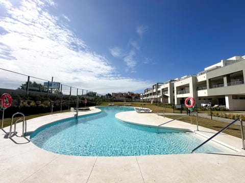 Property building, Day, Pool view, Swimming pool, Swimming pool, sunbed